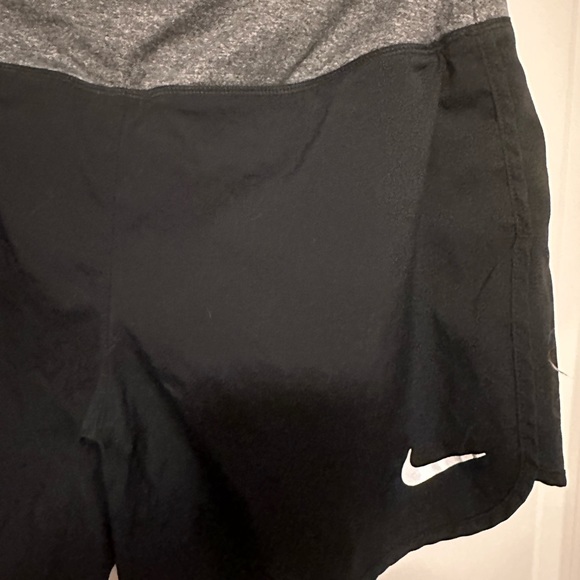 🌺2 for $50🌺 Nike shorts with pocket - Picture 2 of 5